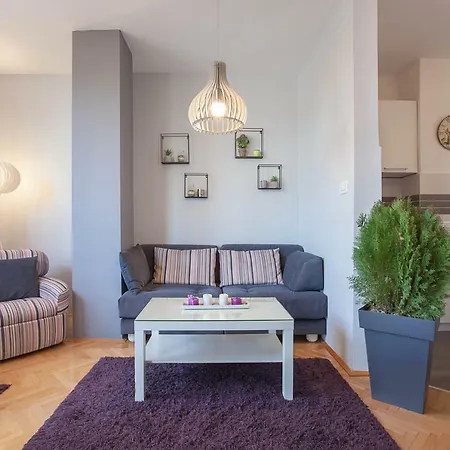 Violet Apartment *