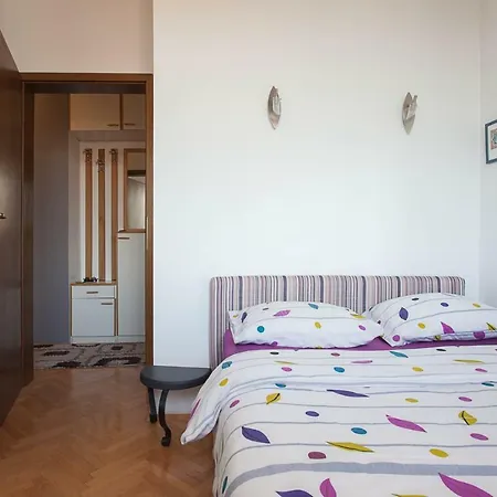 Apartment Violet